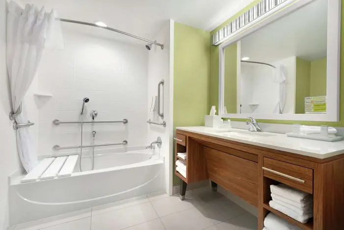 Home2 Suites by Hilton Milwaukee Airport 5