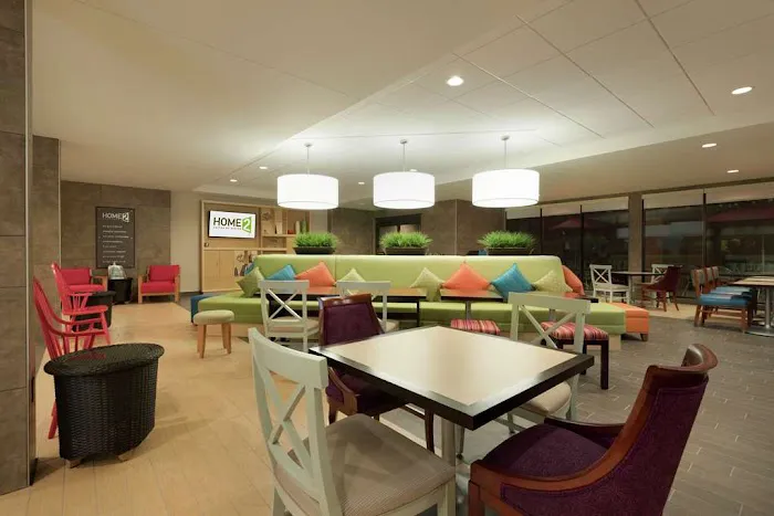 Home2 Suites by Hilton Milwaukee Airport 5