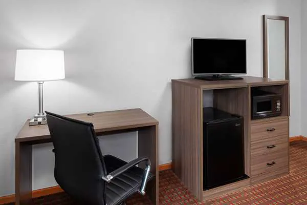 Super 8 by Wyndham McHenry/Fox Lake Area 4