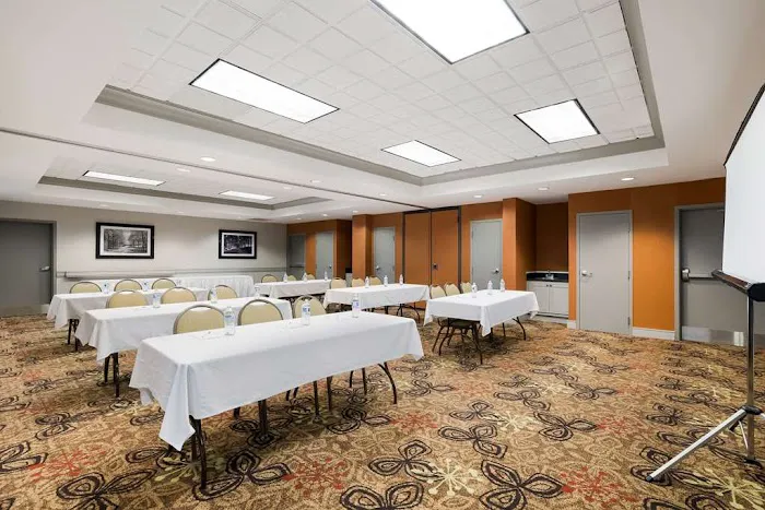 Hampton Inn McHenry 4