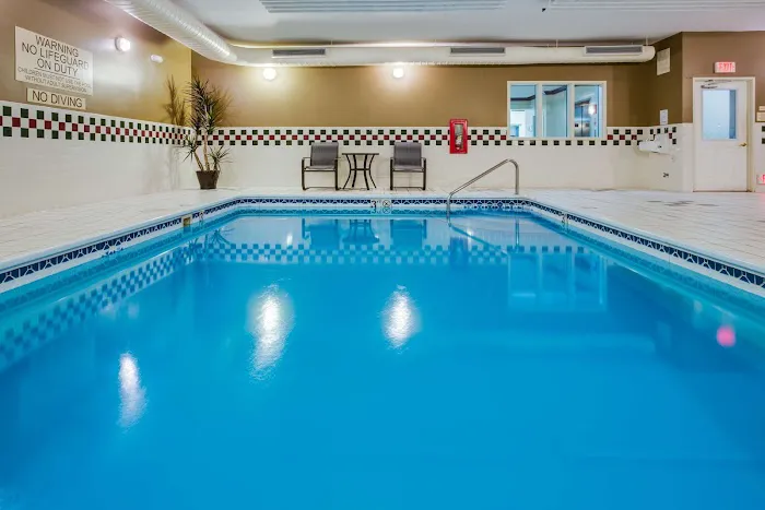 Country Inn & Suites by Radisson, Gurnee, IL 4