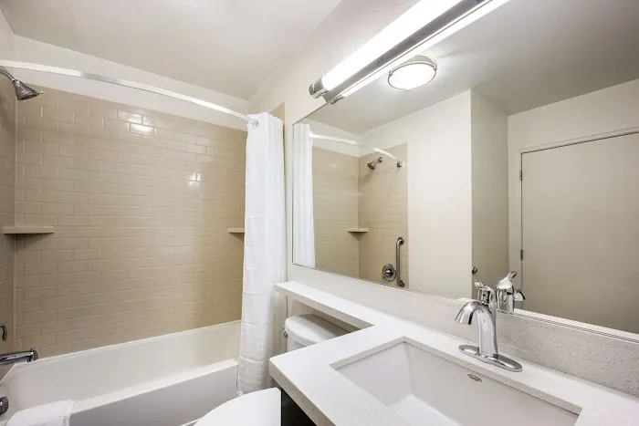 Sonesta Simply Suites Chicago Libertyville 4