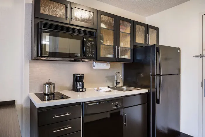 Sonesta Simply Suites Chicago Libertyville 4