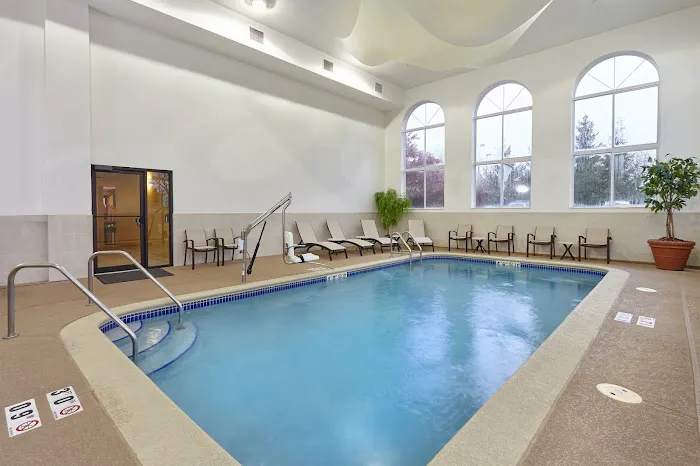 Holiday Inn Express & Suites Chicago-Libertyville by IHG 4