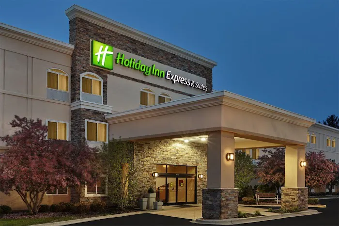 Holiday Inn Express & Suites Chicago-Libertyville by IHG 4
