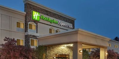 Holiday Inn Express & Suites Chicago-Libertyville by IHG