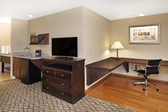 Holiday Inn Express & Suites Chicago-Libertyville by IHG 4