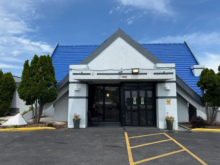 Travelodge by Wyndham Milwaukee 5