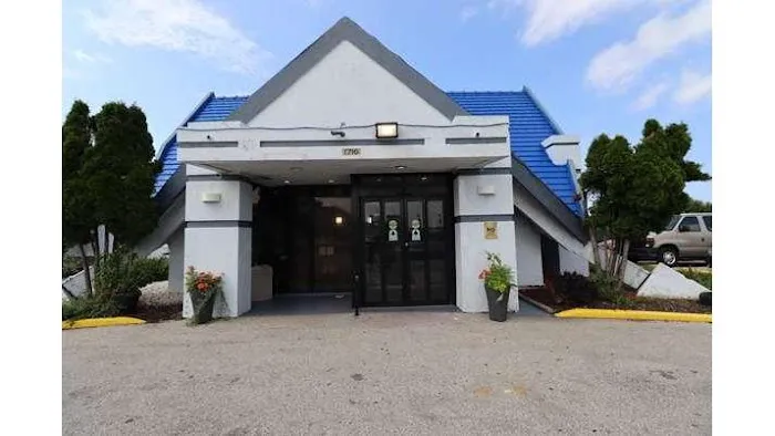 Travelodge by Wyndham Milwaukee 5
