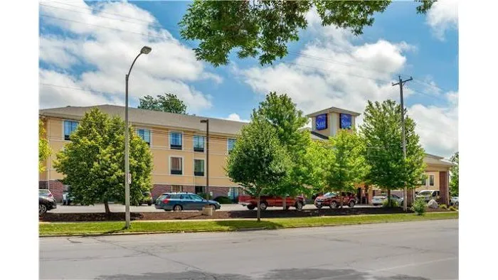 Sleep Inn & Suites Milwaukee Airport 5