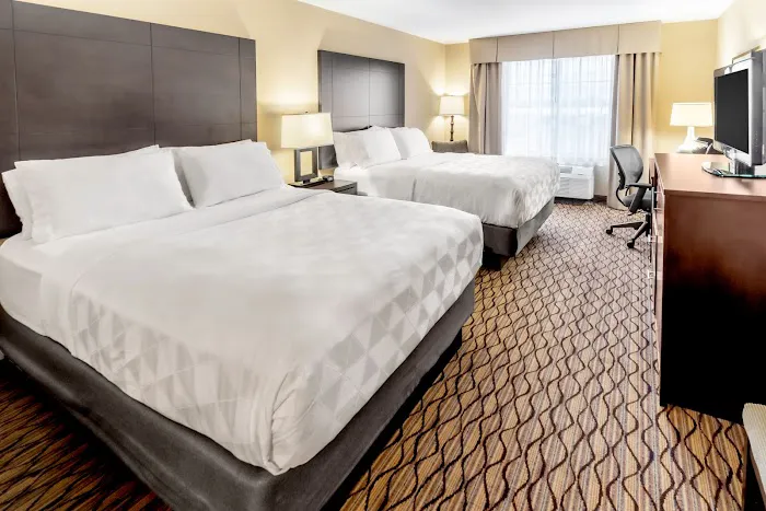 Holiday Inn & Suites Milwaukee Airport by IHG 5