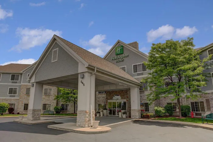 Holiday Inn & Suites Milwaukee Airport by IHG 5