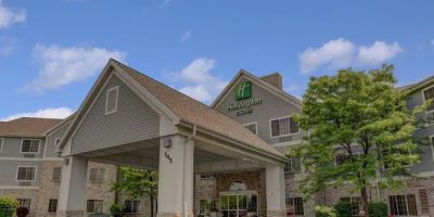 Holiday Inn & Suites Milwaukee Airport by IHG