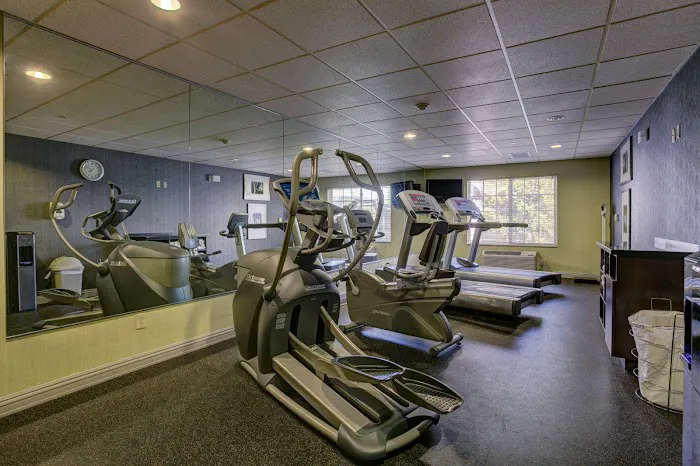Holiday Inn & Suites Milwaukee Airport by IHG 5