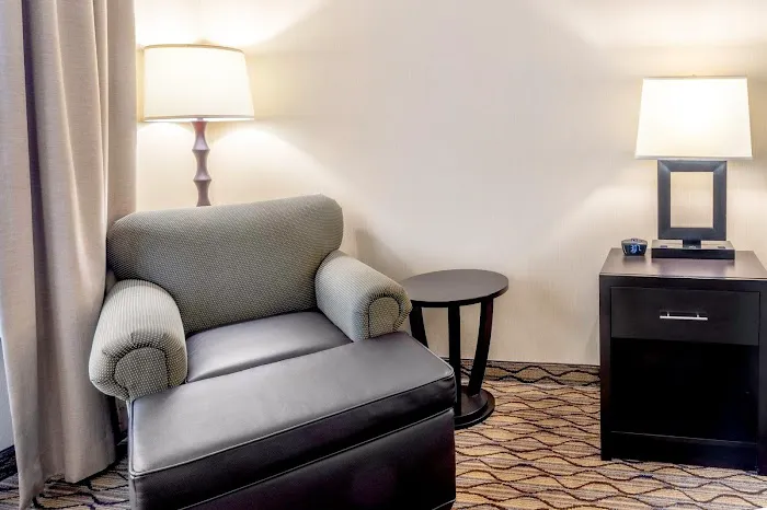 Holiday Inn & Suites Milwaukee Airport by IHG 5