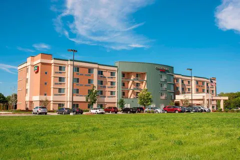 Courtyard Milwaukee Airport 5