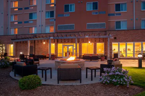 Courtyard Milwaukee Airport 5