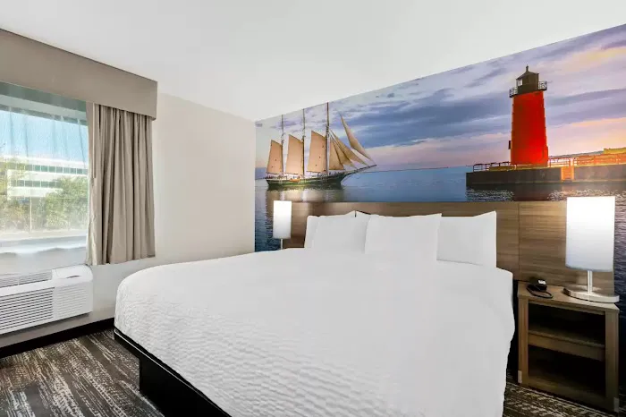Clarion Pointe 5