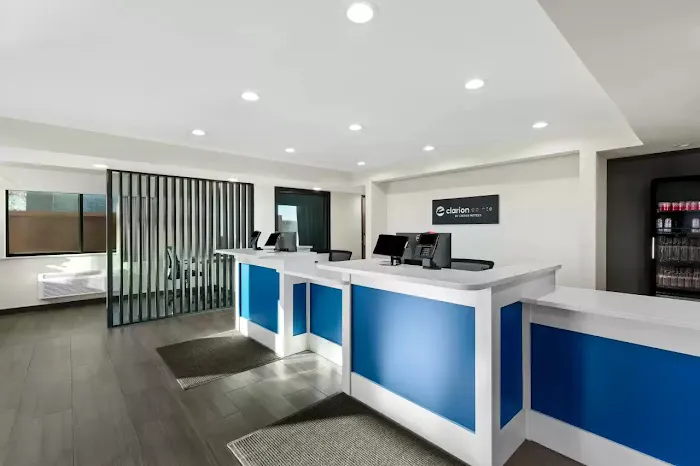 Clarion Pointe 5