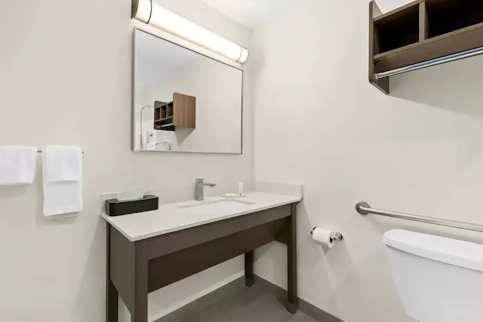 Clarion Pointe 5