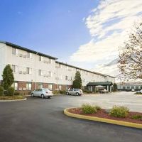 Super 8 by Wyndham Milwaukee Airport ico