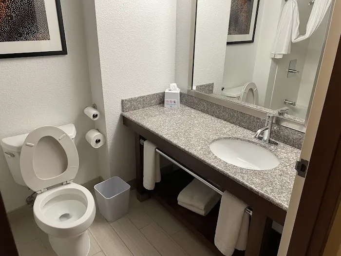 Four Points by Sheraton Milwaukee Airport 5