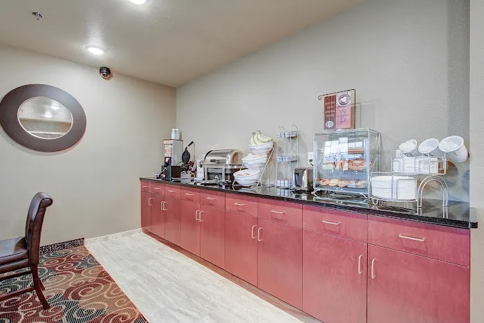 Cobblestone Hotel & Suites - Pulaski 4