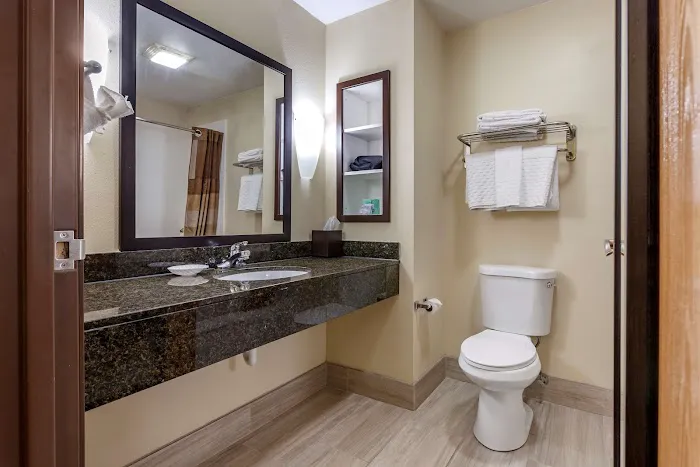 Best Western Plus Sparta Trail Lodge 4