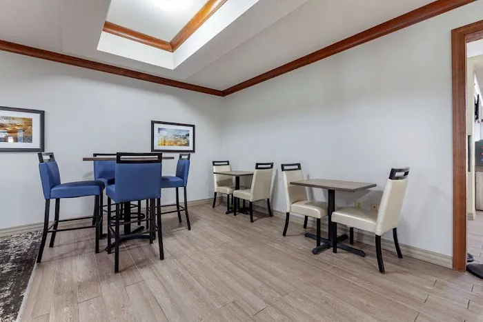 Best Western Plus Sparta Trail Lodge 4
