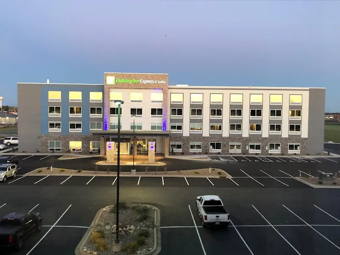 Holiday Inn Express & Suites Tomah by IHG 4