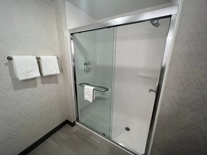 Holiday Inn Express & Suites Tomah by IHG 4