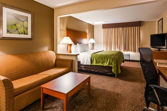 Quality Inn 4