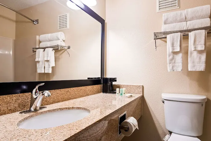 Quality Inn 4