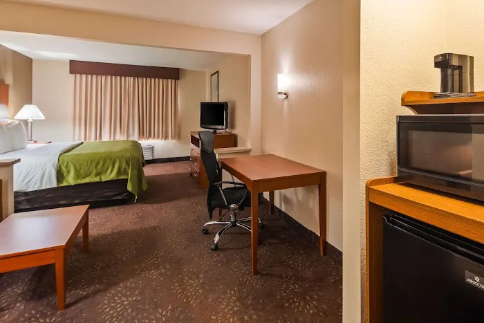 Quality Inn 4