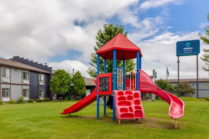 Clarion Pointe Tomah 4