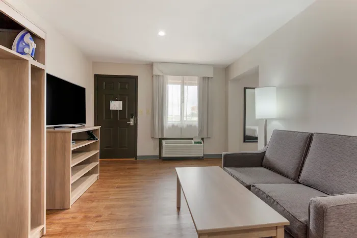 Clarion Pointe Tomah 4