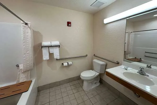 Microtel Inn & Suites by Wyndham Tomah 4