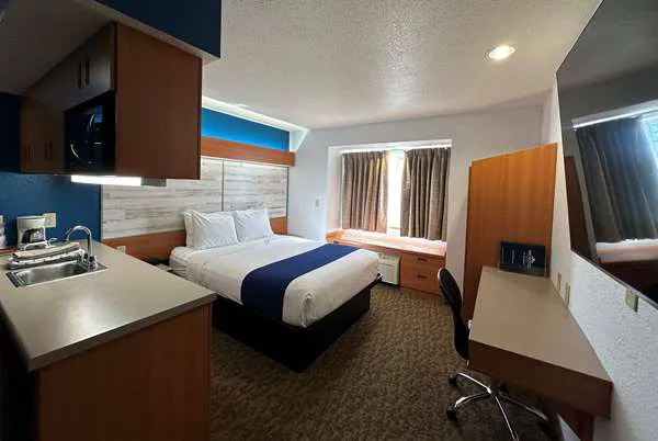 Microtel Inn & Suites by Wyndham Tomah 4