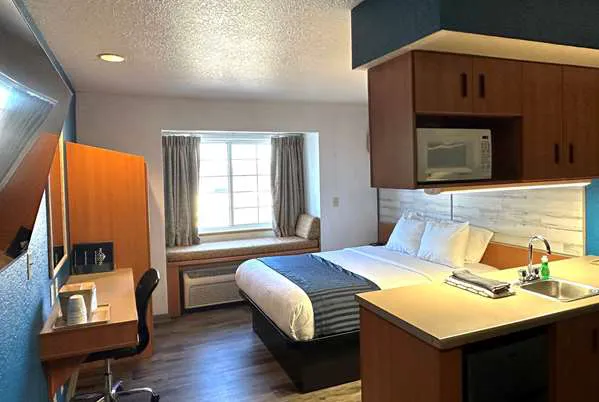Microtel Inn & Suites by Wyndham Tomah 4