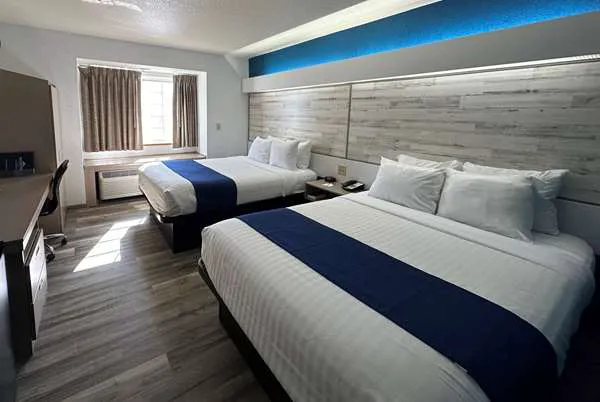 Microtel Inn & Suites by Wyndham Tomah 4