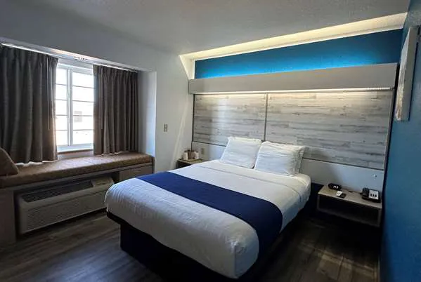 Microtel Inn & Suites by Wyndham Tomah 4