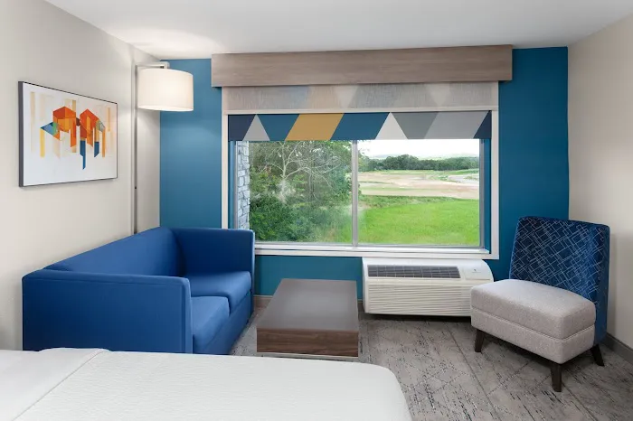 Holiday Inn Express & Suites Reedsburg – Dells Area by IHG 4