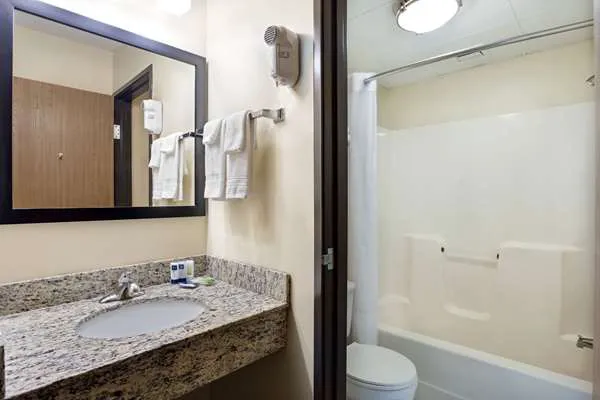 AmericInn by Wyndham Tomah 4