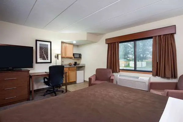 AmericInn by Wyndham Tomah 4