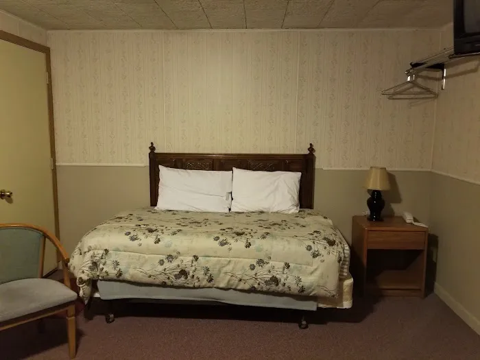 Crest Inn 4