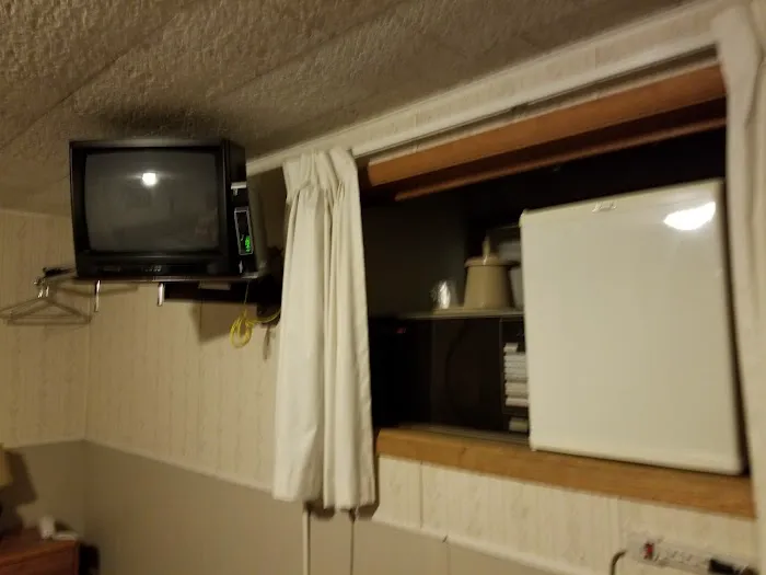 Crest Inn 4