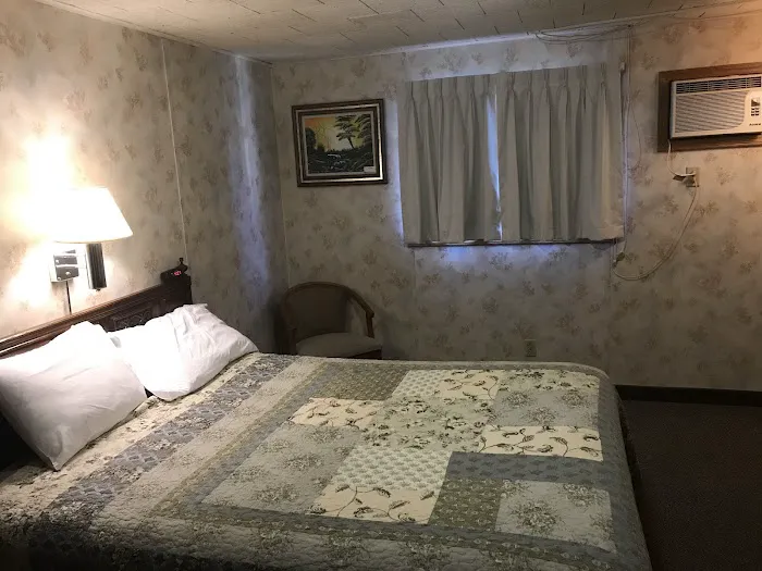 Crest Inn 4