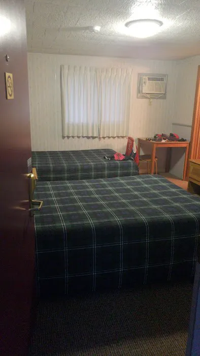 Crest Inn 4