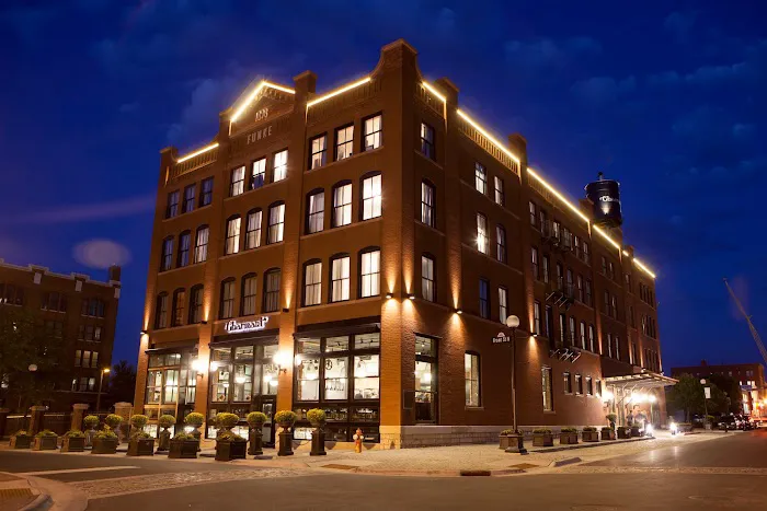 The Charmant Hotel 4