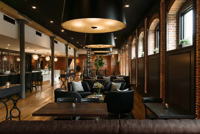 The Charmant Hotel 4